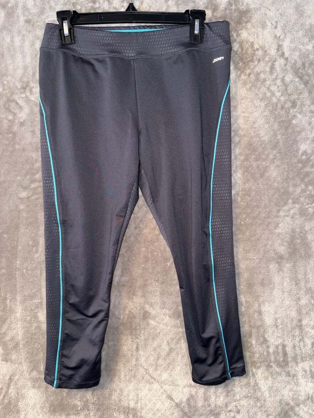 Jockey Women's Compression Fit Premium Capri Leggings